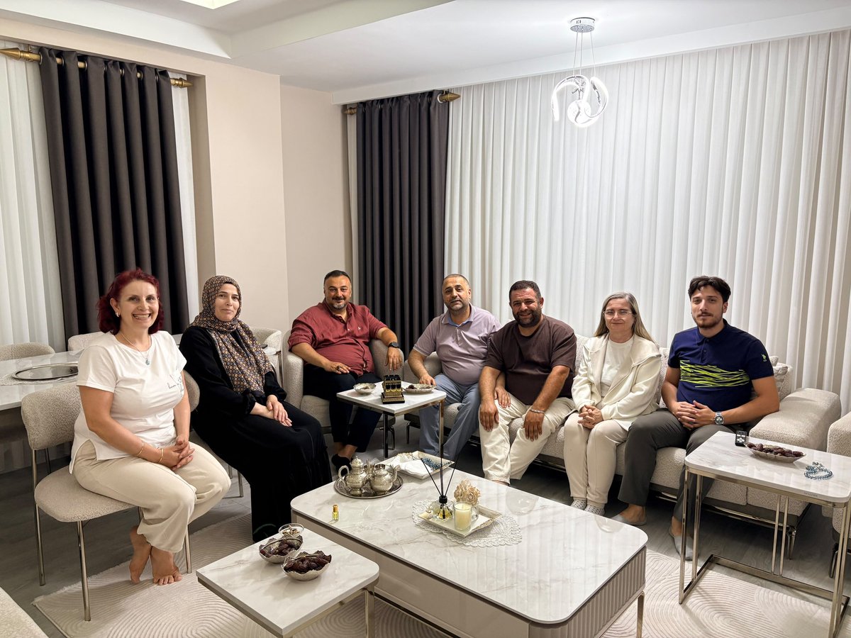 Behadir's tweet photo. Hac ibadetini yerine getirerek kutsal topraklardan dönen Yönetim Kurulu Üyemiz @serkanaslan13 ’ı evinde ziyaret ettik.

Haccının kabul olmasını diliyor, sıcak karşılaması ve hoş sohbeti için kendisine teşekkür ediyoruz. 🤲🏼🙏🏼✨ https://t.co/Ir7AphckIb