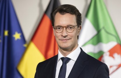 DiSeyit's tweet photo. Wie ich durch meine GeheimVögeln erfahren habe... 

Bereitet cdu den Mann 👇 als Vorstand vor... 

Das erste Ziel von dem Mann bzw. Cdu ist die Türken so wie mir wegjagen... 

#cdufährtdeutschlandandiewand
Kündigungsschutz CDU und SPD Bürokratie Witz https://t.co/3H5O5pfi0w
