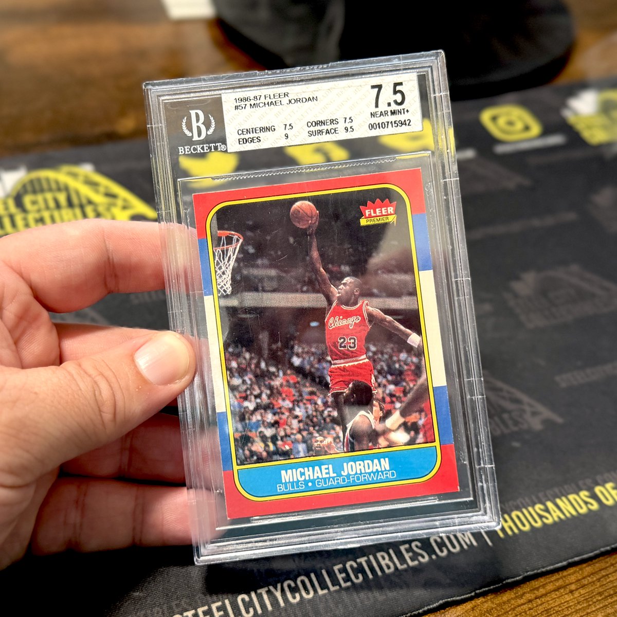 SCCTradingCards's tweet photo. Another big card we recently purchased!

A Michael Jordan 1986-87 Fleer Rookie Card! https://t.co/You5fRB7yA