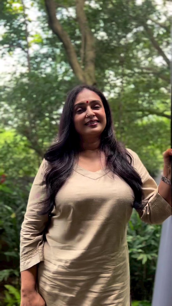 raokrish011's tweet photo. Seetha lanti amma unte Bayata Gf avasaram ledu asalu💦💦
Elanti amma tho anni share chesukuntu Roju amma puvvu ruchi chusi amma sallu pisiki Palu tagutu gattiga Mogga chikichukoni roju puvvu mingutu puvvu meda athulu perigite shave chestu Enjoy cheyochu 💦💦

@18_midhun65085 https://t.co/THTKOd2EaH