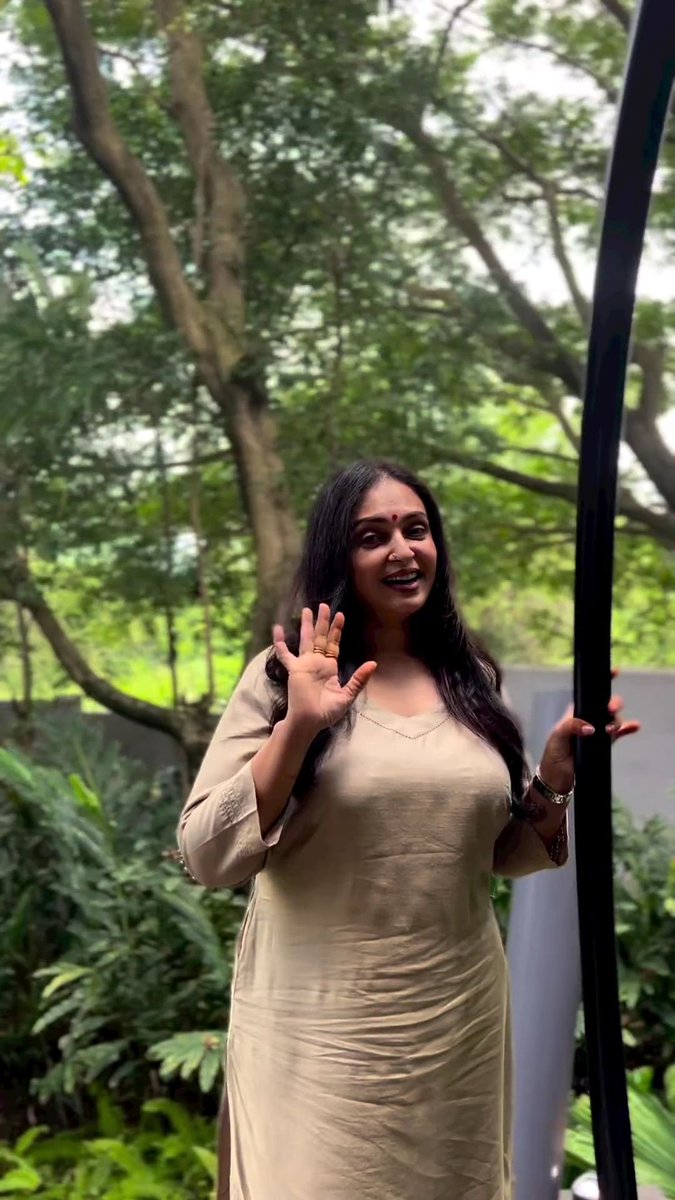 raokrish011's tweet photo. Seetha lanti amma unte Bayata Gf avasaram ledu asalu💦💦
Elanti amma tho anni share chesukuntu Roju amma puvvu ruchi chusi amma sallu pisiki Palu tagutu gattiga Mogga chikichukoni roju puvvu mingutu puvvu meda athulu perigite shave chestu Enjoy cheyochu 💦💦

@18_midhun65085 https://t.co/THTKOd2EaH