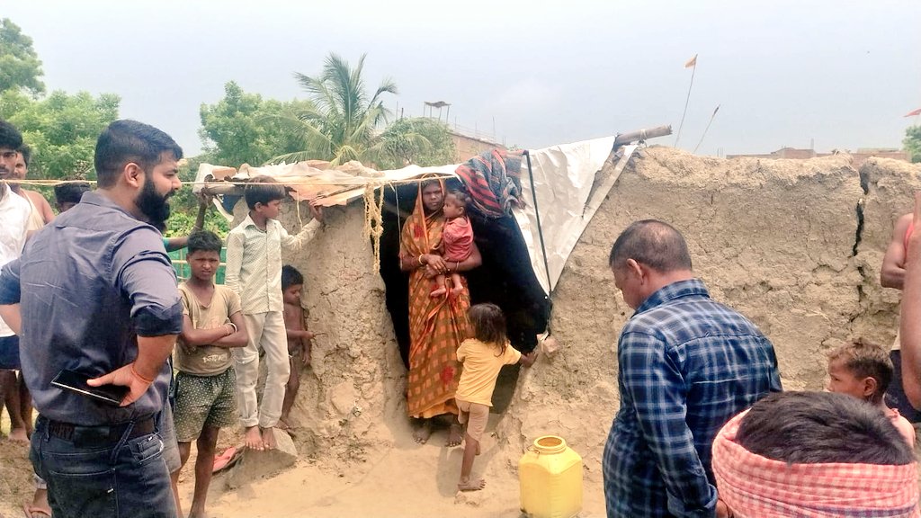 dcgodda's tweet photo. माननीय महोदय,
प्रस्तुत खबर का पूर्व में ही संज्ञान लिया गया है। प्रखंड विकास पदाधिकारी, मेहरमा द्वारा स्थल जांच पूर्ण कर ली गई है।
श्रीमती शोभा देवी का नाम प्रधानमंत्री आवास योजना के आवास प्लस सर्वे की सूची में दर्ज है। उन्हें आवास लाभ देने की प्रक्रिया प्रारंभ की जा चुकी है। https://t.co/1fUsKu9AyF
