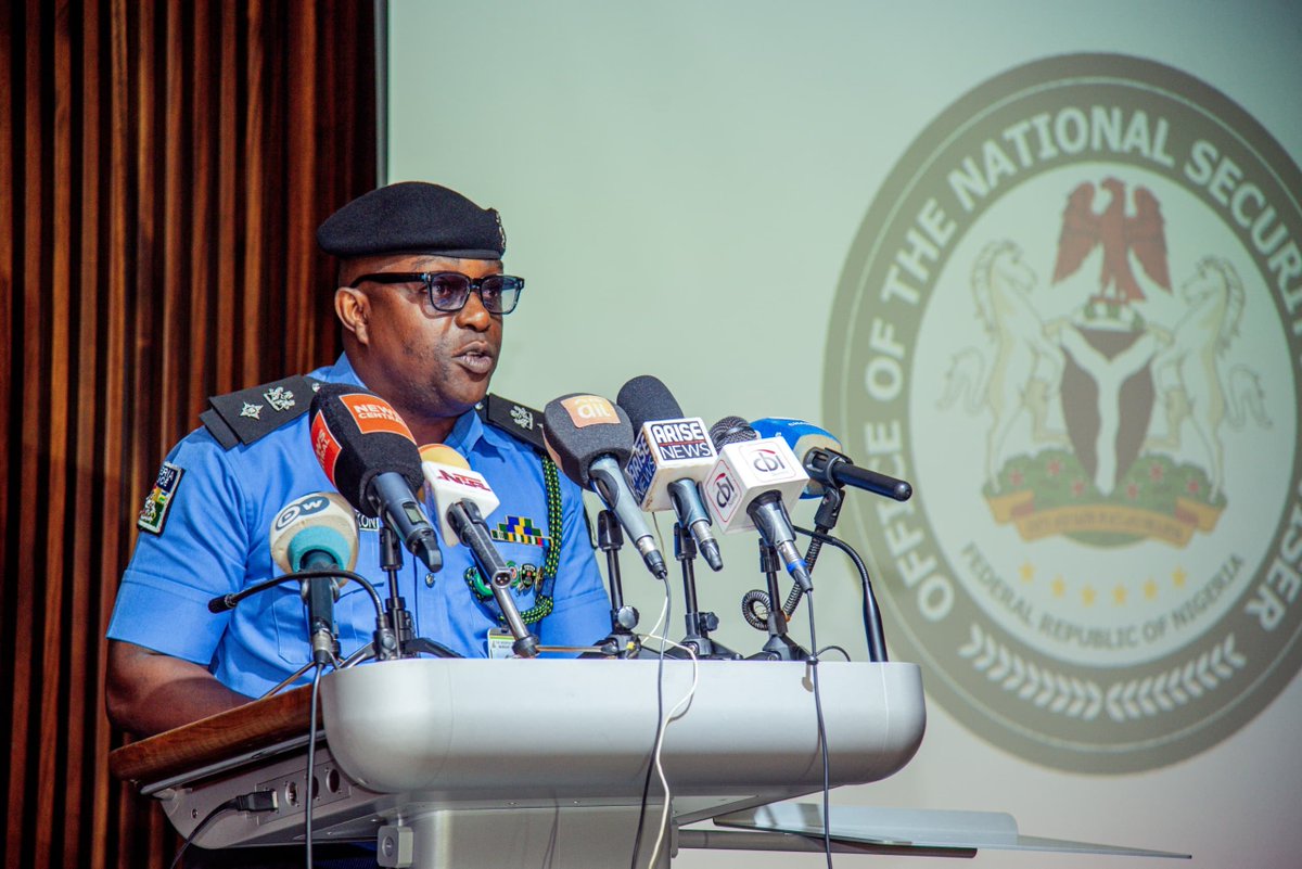 CspIniedu's tweet photo. On the directives of IGP @TunjiDisu1, I represented the @PoliceNG at the Joint Security Press Briefing convened by the @Official_ONSA.
Highlighting the sacrifices of our gallant officers who paid the ultimate price in the line of duty was deeply emotional. Their bravery and dedication to keeping Nigeria safe will never be forgotten. 🇳🇬
We remain committed to the security and safety of all Nigerians. #policeisyourfriend