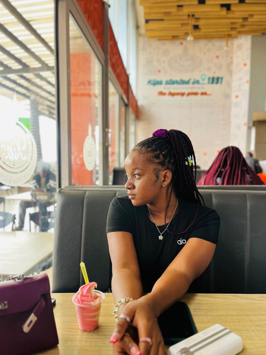 BuccieX24's tweet photo. I was born a shy person🥹🫶🏾 https://t.co/hgYGI9TtzS