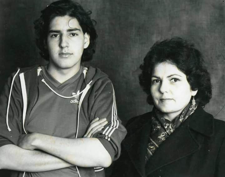 RadioUmbral's tweet photo. "Soy Veronica De Negri
Soy madre de Rodrigo Rojas de Negri 
Mi hijo de 19  años fue quemado por una patrulla militar  el 2 de julio de 1986
Murió 4 días después " 

NO ME OLVIDES 
NO LO OLVIDES 

Del  Anuario de la derecha cínica y golpista https://t.co/6eSV7v0DAP