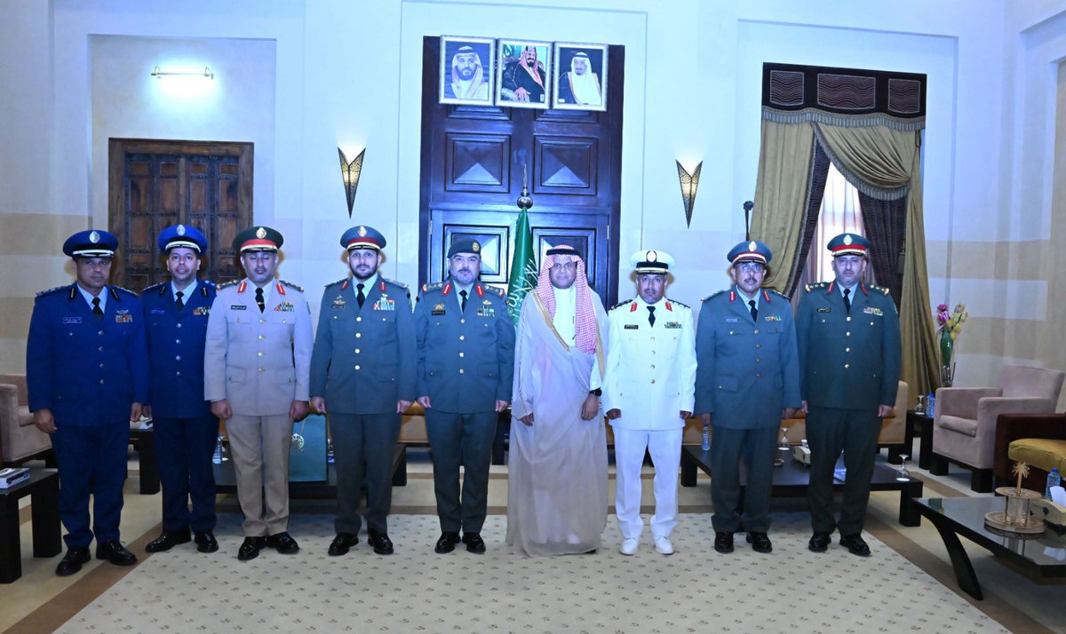 KSAembassyTN's tweet photo. استقبل سفير خادم الحرمين الشريفين لدى تونس، محمد بن عبدالله البريثن، اليوم في مقر السفارة، بحضور الملحق العسكري العقيد ركن ياسر آل سمحان، مجموعة من الضباط من وزارة الدفاع الملتحقين بدورة "الحرب العليا" التي أقيمت في تونس. وبارك السفير البريثن تخرج الضباط الدارسين وتميزهم https://t.co/7lizECgyL8