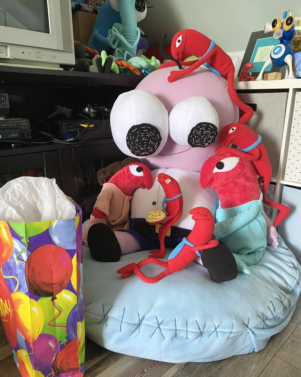 basicallyedd's tweet photo. pim may not have any kids of his own to celebrate his birthday but the allanlings make up for it https://t.co/0bV2iq97R8