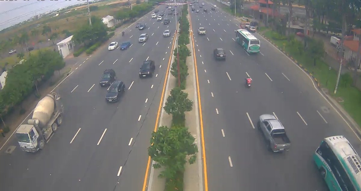 ATVInforma's tweet photo. #ATVInforma | Desde el sistema de videovigilancia del #CMVS se observa el flujo vehicular en distintos puntos de la Av. Samborondón.
⚠️Conduzca con cuidado y respete las señales de tránsito. https://t.co/RbeX8yTthF