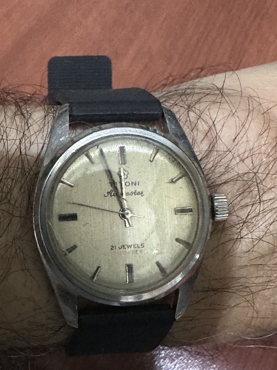 DrVinodEndo's tweet photo. A boy size #Titoni Airmaster manual wind wrist watch @dalbati_churmaa https://t.co/TJyiiJESUb