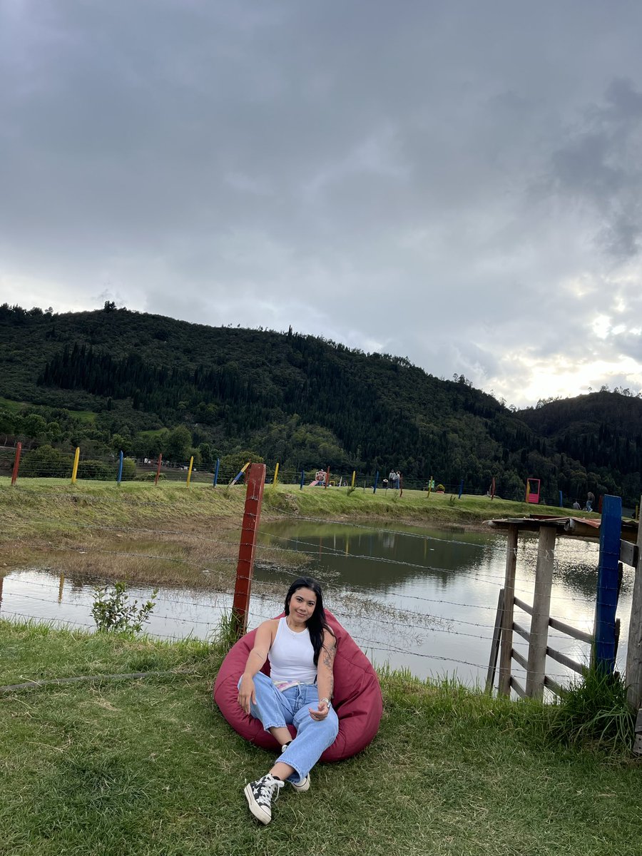 BoteroNatty's tweet photo. En cosas random que hace Natalito, resulte con una de mis mejores amigas en sibate un fin de semana donde lo único que quería hacer era dormir y descansar. https://t.co/h6Z0zkPi8e