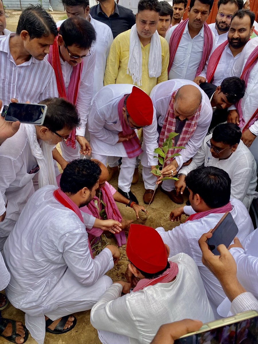 MusaabAzeim's tweet photo. माननीय @yadavakhilesh जी को जन्मदिन की बहुत बहुत बधाई .. https://t.co/2w91JgDsPB