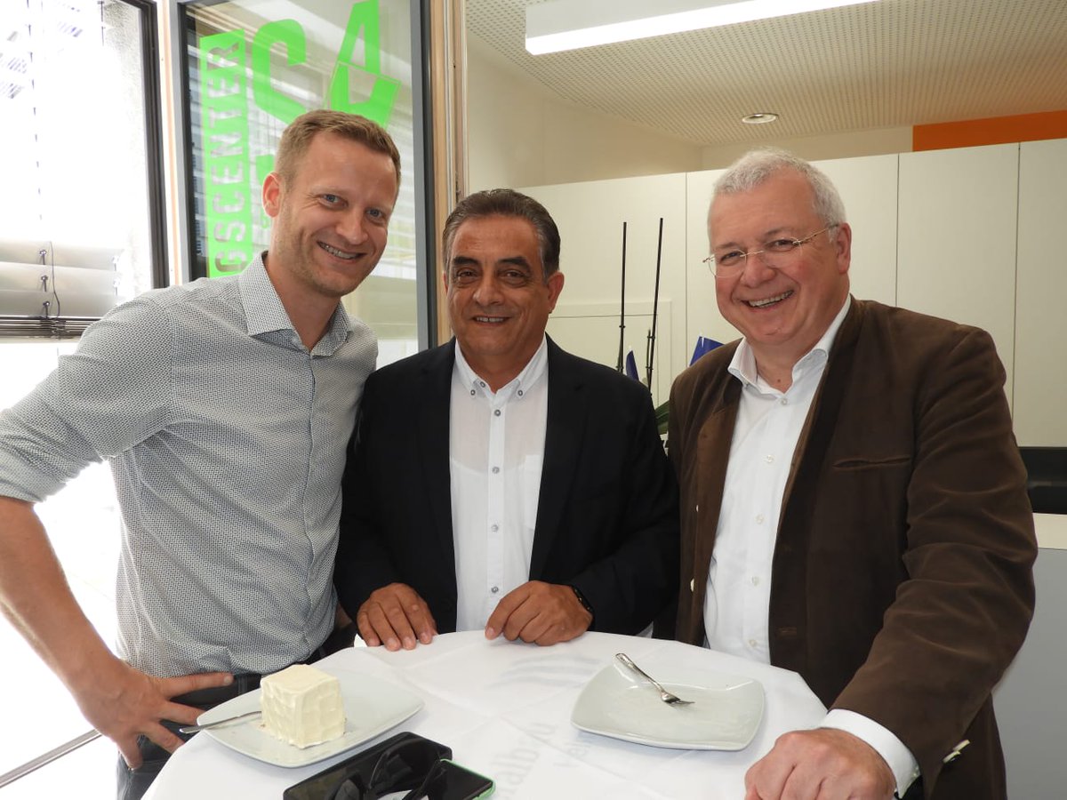 f_abate_mm's tweet photo. Landeskonferenz der #EuropaUnionBayern in #Kempten mit zahlreichen interessanten Gesprächen, u.a. mit Staatsminister @EricBeisswenger, MdEP @MarkusFerber und Kemptens #Oberbürgermeister #ChristianSchoch sowie Bürgermeister #SebastianRommel . https://t.co/olytM9FfQb