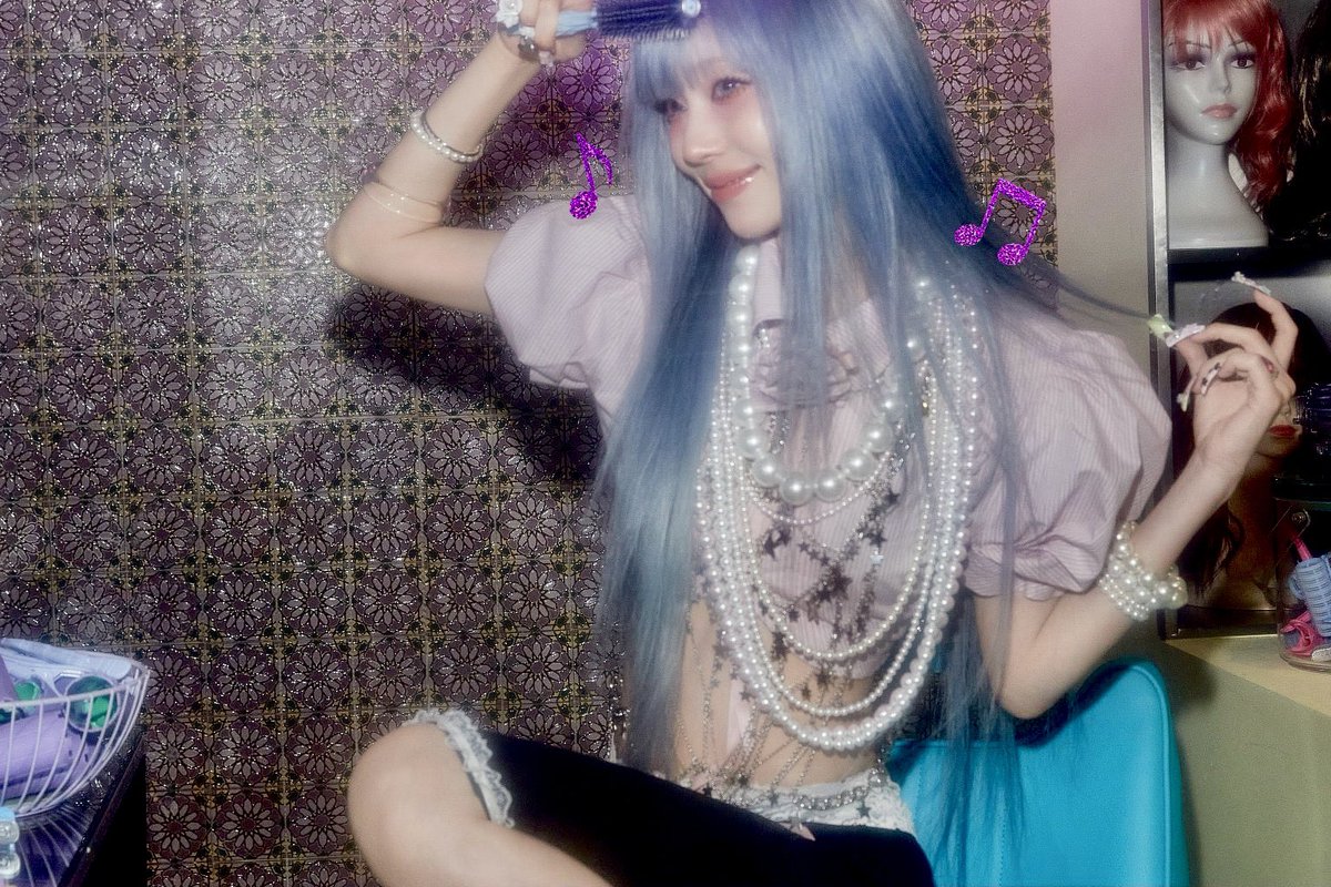 wintersorrchid's tweet photo. HOTTIE                                  CUTIE https://t.co/PfvAGtC9Fa