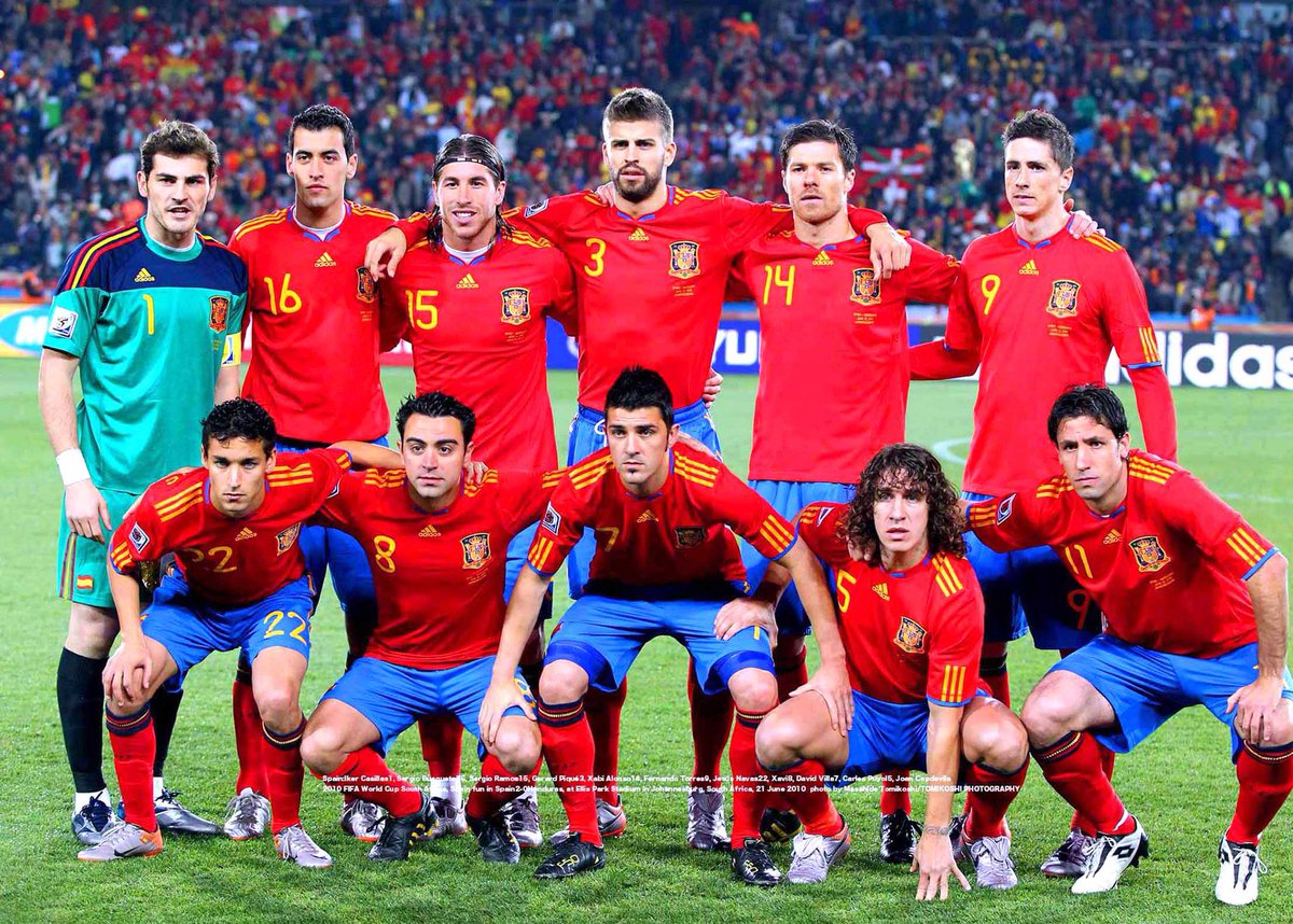 drsamclavell's tweet photo. @TouchlineX This lineup is nothing compared to their 2010 ine…..(and this picture is missing Iniesta). https://t.co/32n3mw3xoT