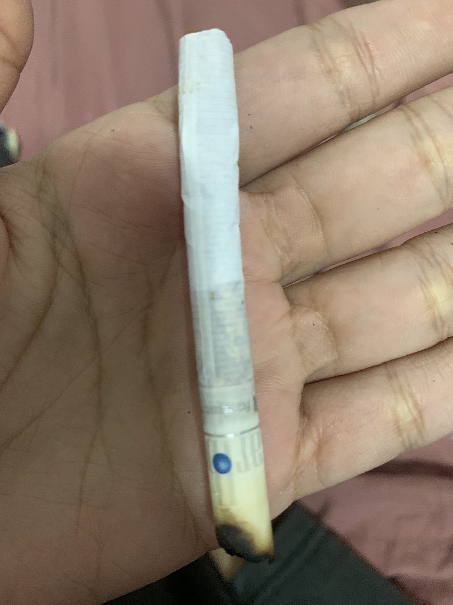 gigingerkklf's tweet photo. eu sei que to lombrada quando acendo o cigarro assim https://t.co/y7mYb6Ocis