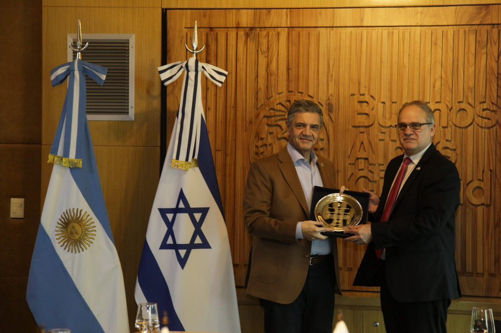 FulvioP's tweet photo. Junto a @jorgemacri y referentes de instituciones de la comunidad judía argentina, recibimos al embajador de Israel, @AmbEyalSela, en el marco del cierre de su misión diplomática en nuestro país. https://t.co/5X4xGzgOmb