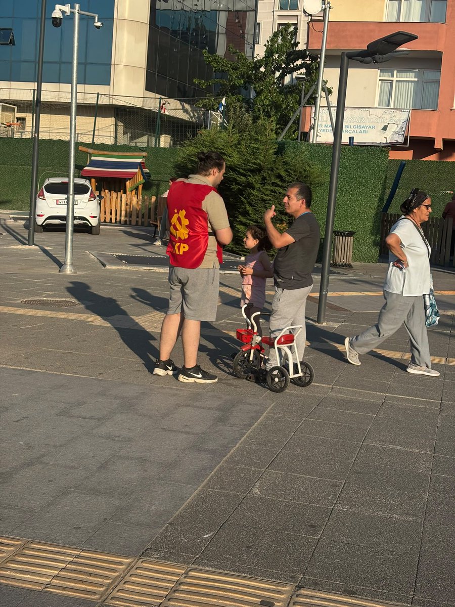 SarigaziSemtEvi's tweet photo. Eli kanlı terör örgütü Nato’tu ülkemizde ve bölgemizde istemiyoruz.

Gittiği her yere savaş, ölüm, yıkım, yoksulluk ve sefalet götüren bu terör örgütüne karşı tüm halkımızı Nato’ya karşı yürüşüye çağırıyoruz. https://t.co/AycIasDS76