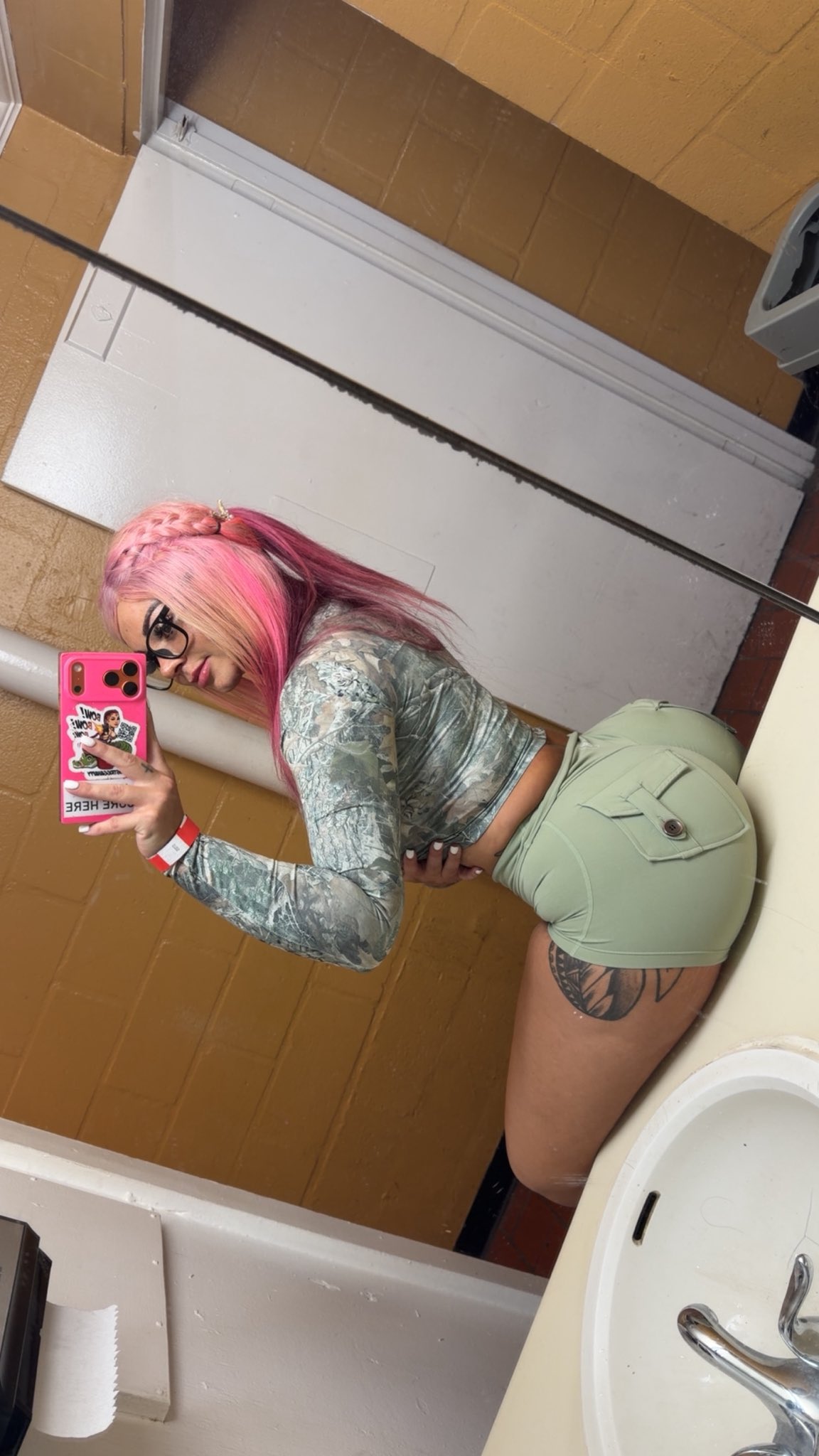 Dream Con Houston 👀 WHERE MY SLAVES ON A LEASH AT https://t.co/JSYExrGf1G