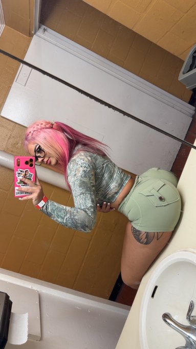 MsTriggaHappy - Dream Con Houston 👀 WHERE MY SLAVES ON A LEASH AT https://t.co/JSYExrGf1G