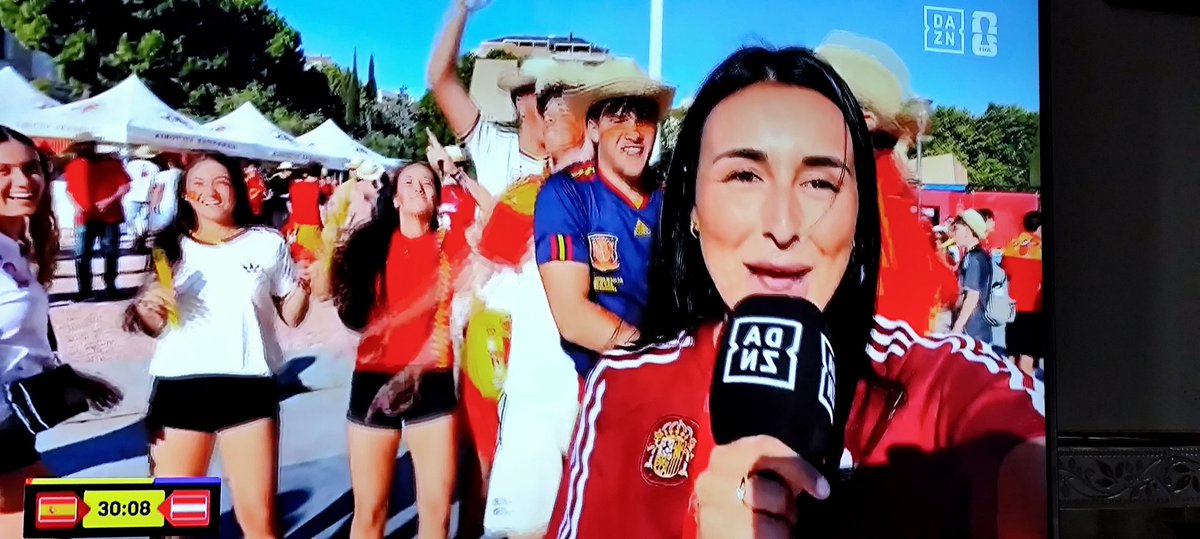 msotomiranda's tweet photo. @DAZN_ES Si os habéis quedado sin operadores de cámara me llamáis. Donde os paso el CV?
#sincamaras https://t.co/d9gzrIRIEL