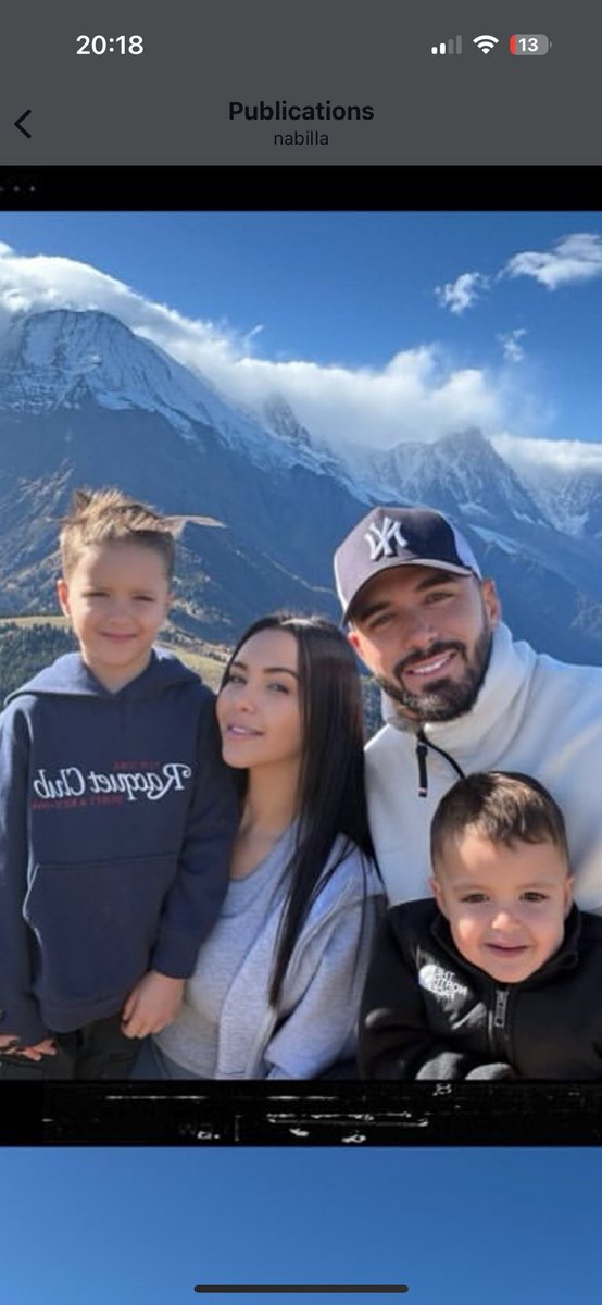 Elsa59833746's tweet photo. @ZFraudes @FredericCh9324 @_ReckNick Elle et son mari sont ensemble depuis 13ans. Ils ont 2 enfants de 3 et 5ans qui sont mieux éduqués que vous. Ils sont adorables. Et par ailleurs elle a toujours dit que c’était faux ce passe d’escort quand elle était mineure et elle a fait un procès aux harceleurs comme vous. https://t.co/btLqP7WNRR