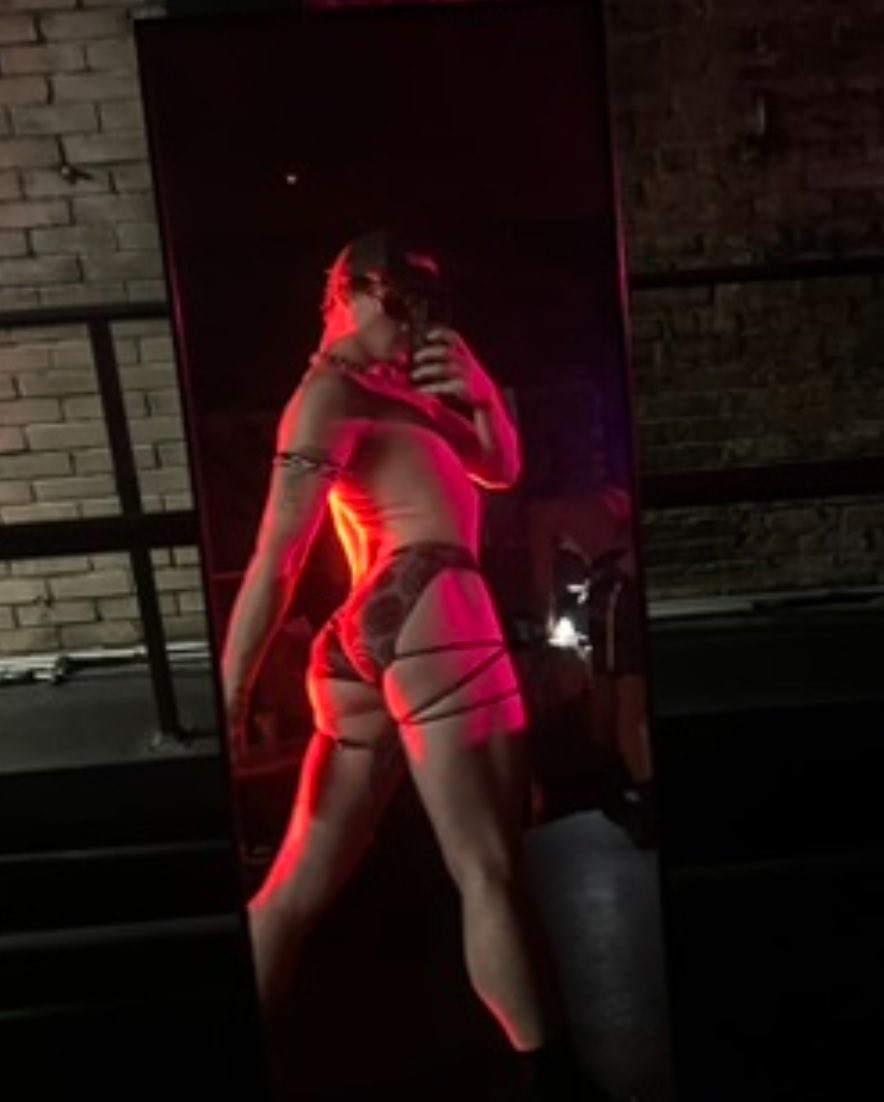 Gingerboyredd's tweet photo. Day and night I live in a speedo ￼😝 https://t.co/enV3G4G7Od