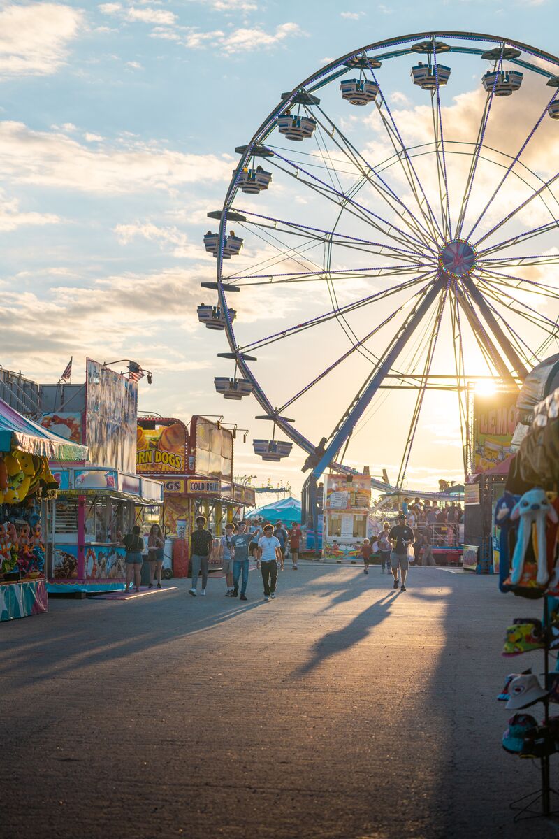 MoStateFair's tweet photo. Dreaming of summer sunsets like this. They will be yours SOON! Advance carnival tickets are on sale now. https://t.co/nvlaIUPpZP #MoStateFair #ShowMeStarsandStripes https://t.co/kMeP3e8WqI