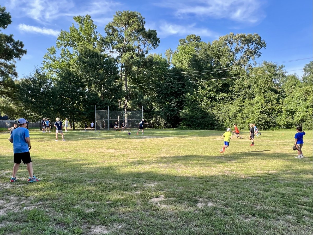 maxsherrill2027's tweet photo. Responded to a request for a few local high school players to make a Sandlot-style birthday party happen;  6 of us had a blast playing wiffle ball & hyping up the kids. Thanks to the birthday family for letting us be a part of your special day. 

@kingnovich @ethan_page35 @jacksimon44 Jordan Chaffin, Noah Cummings @KWoodBaseball @TeamHouBaseball
