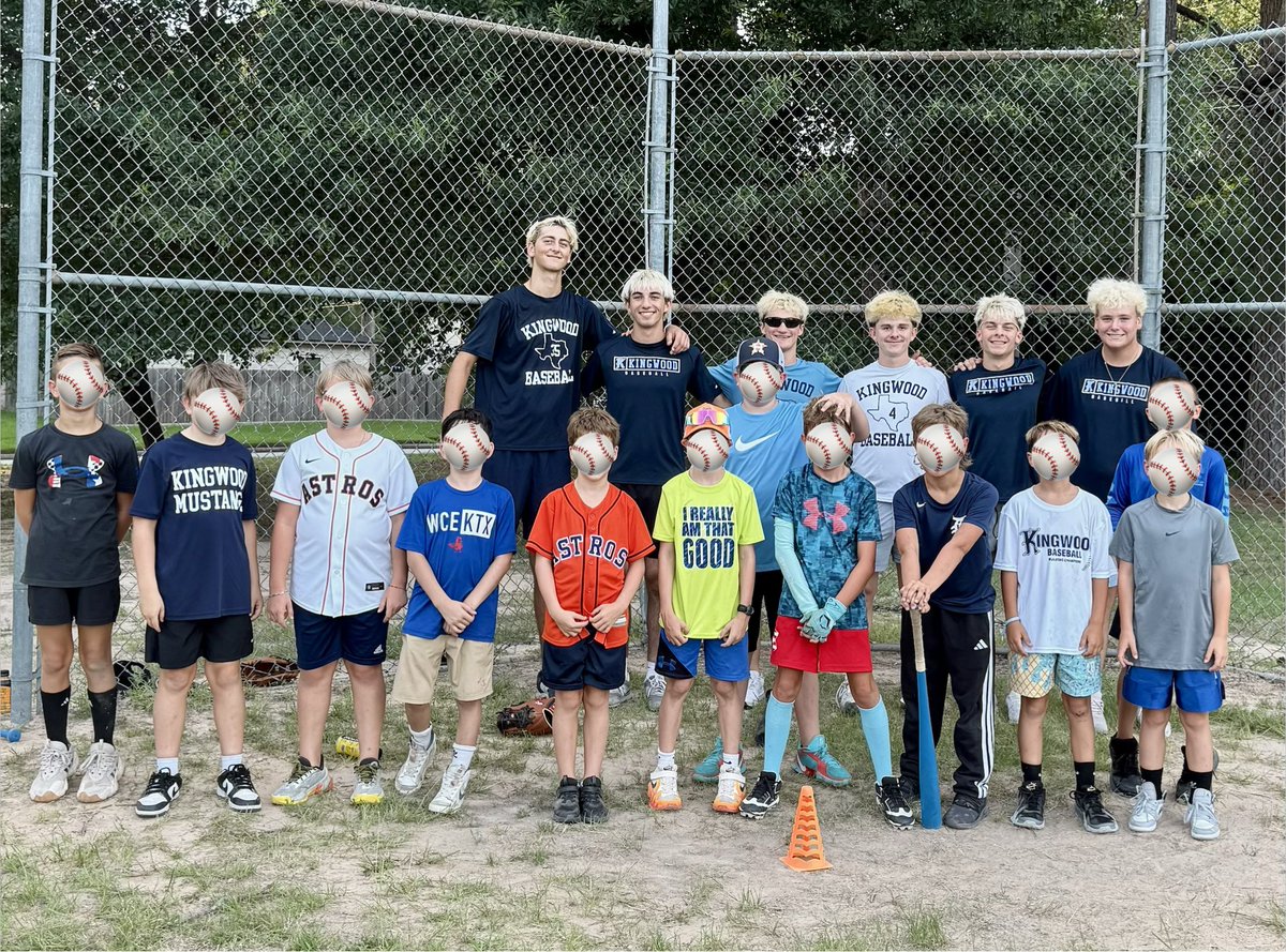 maxsherrill2027's tweet photo. Responded to a request for a few local high school players to make a Sandlot-style birthday party happen;  6 of us had a blast playing wiffle ball & hyping up the kids. Thanks to the birthday family for letting us be a part of your special day. 

@kingnovich @ethan_page35 @jacksimon44 Jordan Chaffin, Noah Cummings @KWoodBaseball @TeamHouBaseball