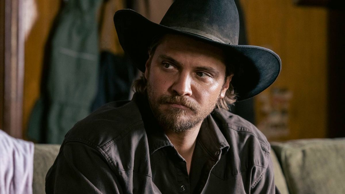 screenrant's tweet photo. The #Marshals season 2 teaser trailer arrives, seeing Luke Grimes' Kayce Dutton facing the Dutton family's violent legacy in action-packed footage. 👀

Check It Out Here: https://t.co/3cqznbOPBg https://t.co/Z9FydcRLF7