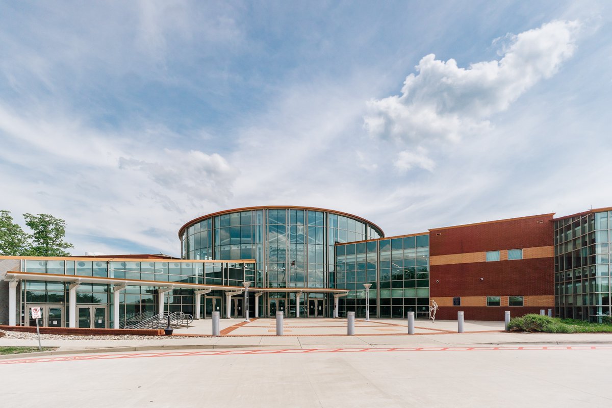 IALR's tweet photo. The IALR campus will be closed tomorrow, July 3, in celebration of Independence Day. 

We will reopen on July 6. 

We wish everyone a wonderful celebration of the 250th anniversary of the United States! https://t.co/JOEQ43ooos