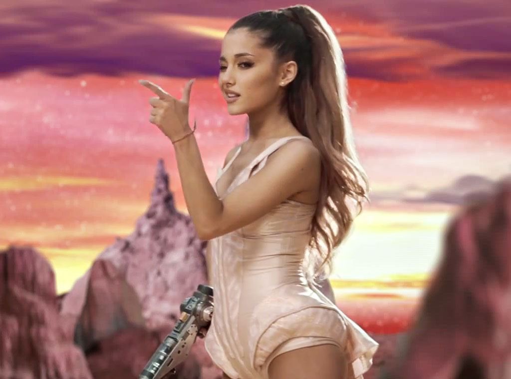ArianaToday's tweet photo. 12 years since ‘break free’ 👽 https://t.co/8uqxjuvpnu