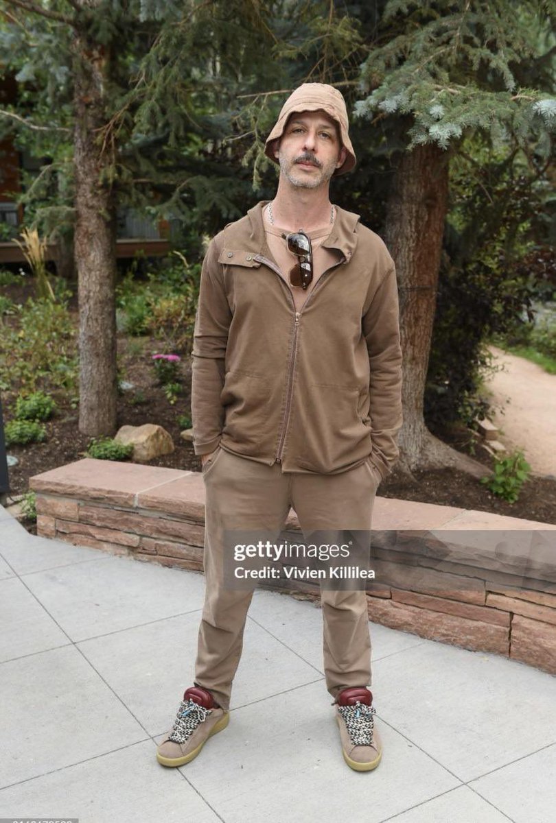 naked_dog_luvr's tweet photo. #NowStanding outside the dispo in Denver with my mom while my sibling and their gf get weed for them and my dad https://t.co/4Vbmbnh4y7