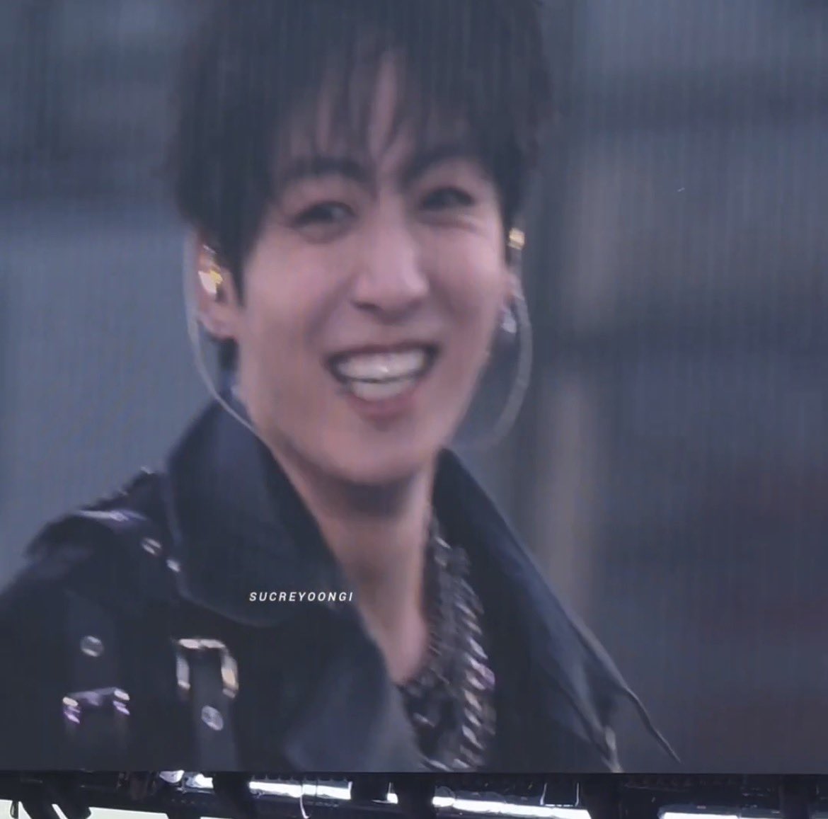 miffyzkoo's tweet photo. his fluffy hair, bangs, and smile 😭😭 https://t.co/SOXKB71a5q