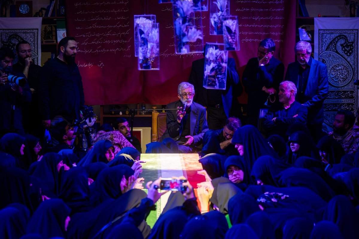 Nayere_n_d_81's tweet photo. شعری که امام شهید، در وصف عروسشون "شهید زهرا حداد عادل" سروده بودن و دیشب آقای دکتر حدادعادل در مراسم مدرسه فرهنگ قرائت کردن😭

شادی زده خیمه در سرای دل 
زهرا تو عروس خانه‌ی مایی
پاداش جهاد مجتبائی تو 
مستوره‌ئی از بهشت ماوائی
رخشنده و باصفا و زيبائی
شایسته ی نام نیک زهرائی
👇🏻 https://t.co/9RAKIlfN77
