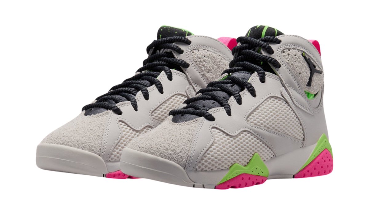 zSneakerHeadz's tweet photo. FIRST LOOK at the 2026 Air Jordan 7 “Tennis Day” 👀🏓🎾
Dropping on September 9 in Men’s &amp; GS sizing.

H/T @sneakermarketro https://t.co/VOi8IhCtm8
