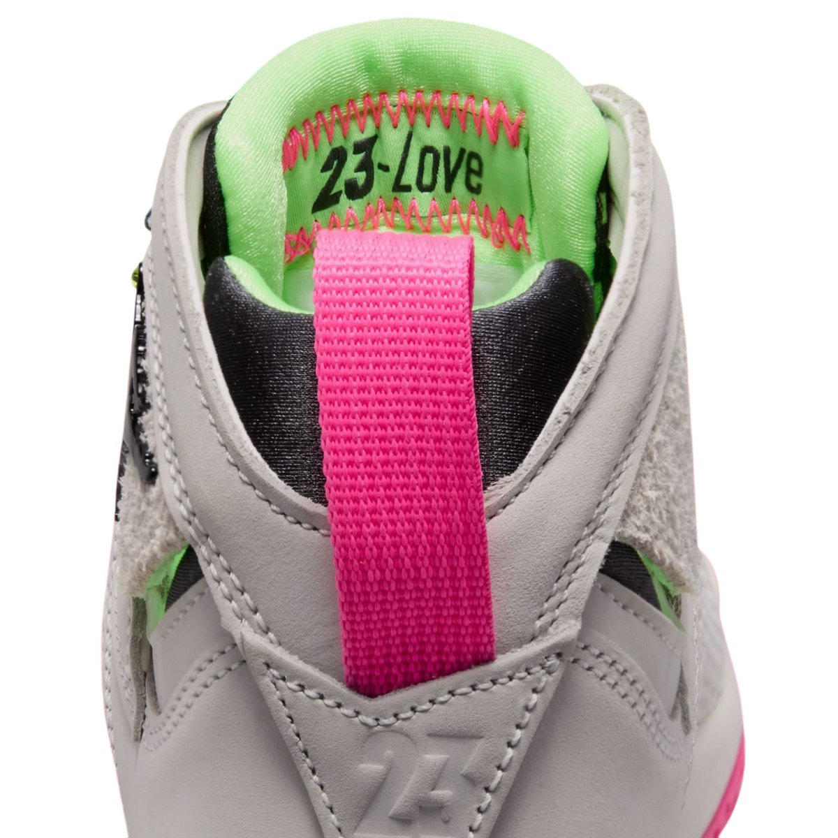 zSneakerHeadz's tweet photo. FIRST LOOK at the 2026 Air Jordan 7 “Tennis Day” 👀🏓🎾
Dropping on September 9 in Men’s &amp; GS sizing.

H/T @sneakermarketro https://t.co/VOi8IhCtm8