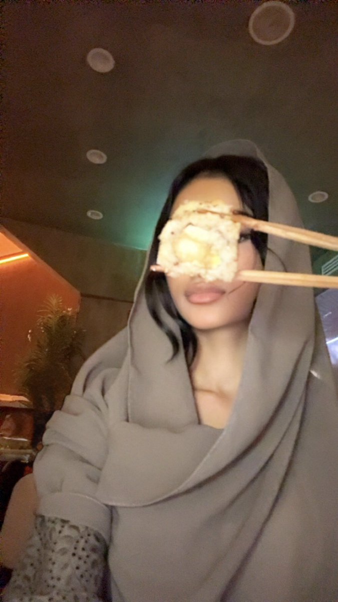 3ill0i's tweet photo. #sushidate https://t.co/m5rm7D76vH