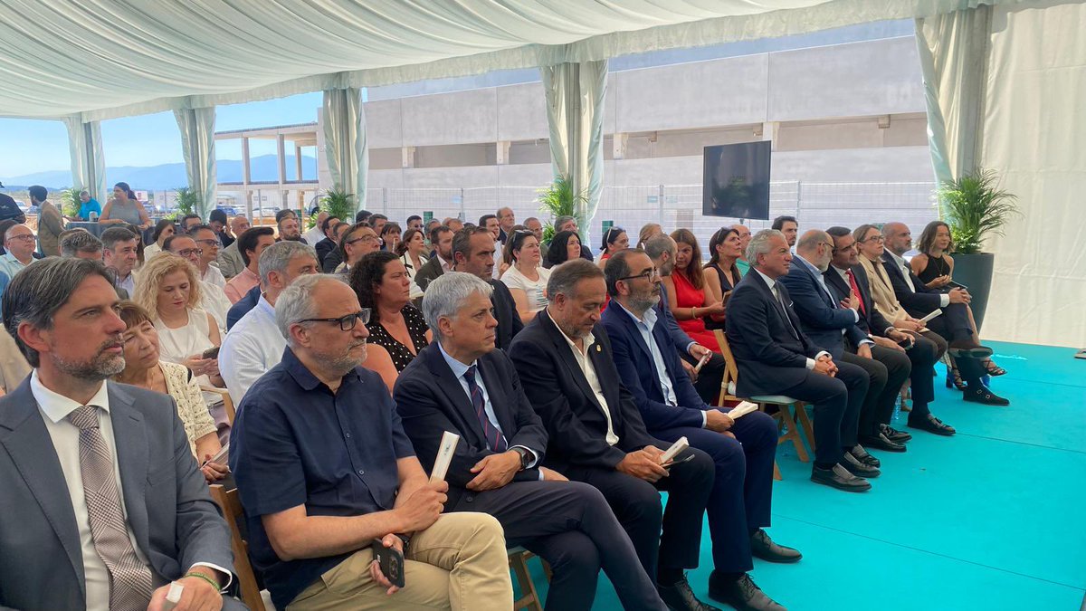 Educar06Diego's tweet photo. 🔋En el acto de inicio de la obra de la planta de recuperación de baterías de litio de @urbaser_ en el polígono industrial de #ElBayo de la @jcyl en #CubillosdelSil y #CabañasRaras

Innovación en economía circular reutilizando materias para generar economía y empleo en el #Bierzo https://t.co/TJuF2pfb2r