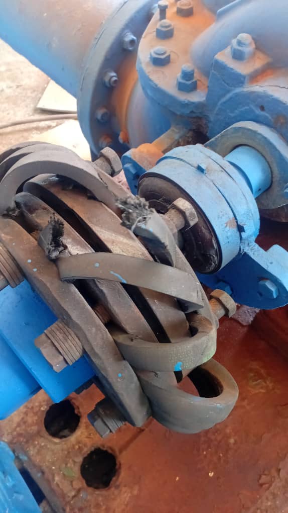 AguasdeLaHabana's tweet photo. ¡Atención #LaGüinera! 📷📷 Hoy, trabajadores de la Base Electromecánica de Aguas de La Habana realizan la revisión y corrección de los equipos de bombeo del impulsor Güinera.
¡Más buenas noticias para la comunidad! Seguimos trabajando por un mejor servicio.
#LaHabanaDeTodos https://t.co/mUMjBp7eNu