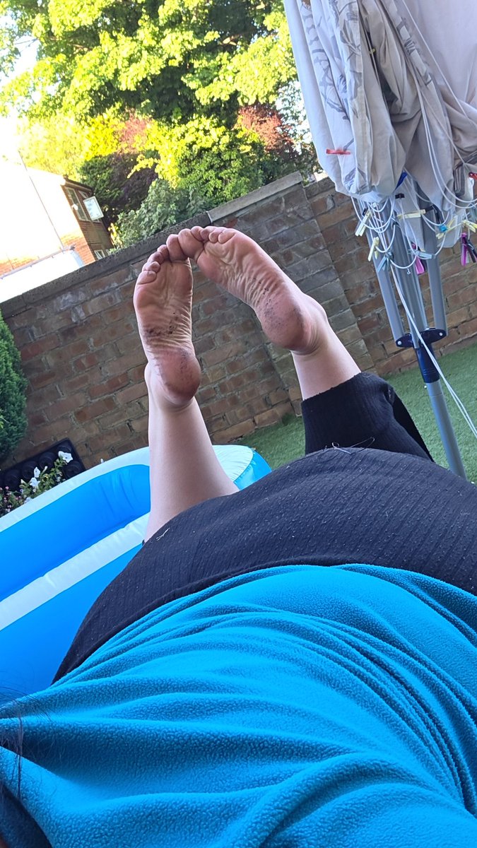 EmmaFeet03's tweet photo. Hey looser whos going to clean goddesses feet there so dirty 
#feetfetısh #feetworshi̇p #goddesses #footseller #onlyfeet #onlyfans #kink #princess #feetِ https://t.co/ZuIdZPkHRq