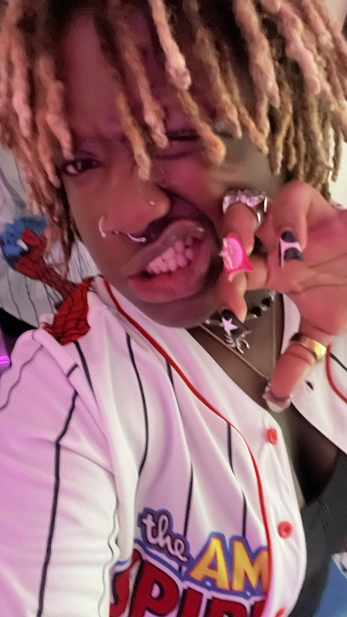 attythamutt's tweet photo. hot asf outside but that’s not the only hot thing , HELLO ! 🗣️ https://t.co/9EbQXyU5rv