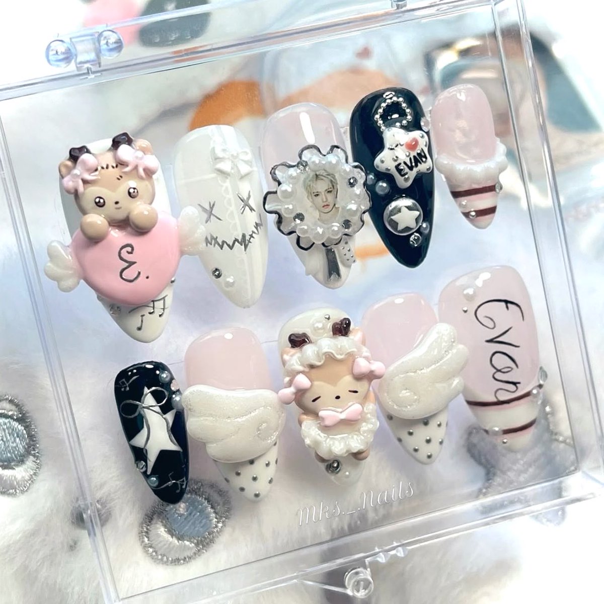 evxndiary's tweet photo. kcon is not ready for me 𖬺 my 
   cutie evan nails 🎼 🩶 𝄞 ⊹ ࣪ ˖ https://t.co/7p8G8ij4qo
