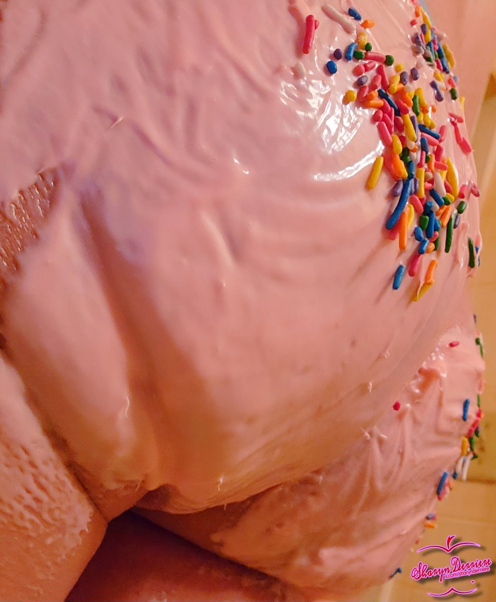 sharynderriere's tweet photo. You like when i put frosting all over all this cake? Would you lick it off? ( _!_.) ♥️ https://t.co/luDt2ydUg8