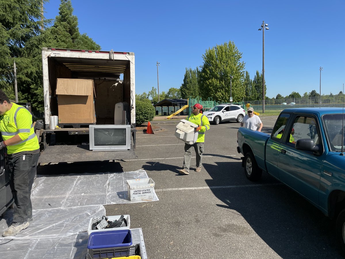cityofkent's tweet photo. ♻️Our Mini Recycling Events are making it easier than ever for you to dispose of your unwanted recyclable items. ♻️
Our next mini event is Friday, July 10 at Riverview Community Church! Here are the details! https://t.co/u8iiyq2d7K https://t.co/gAmPv9lLzG
