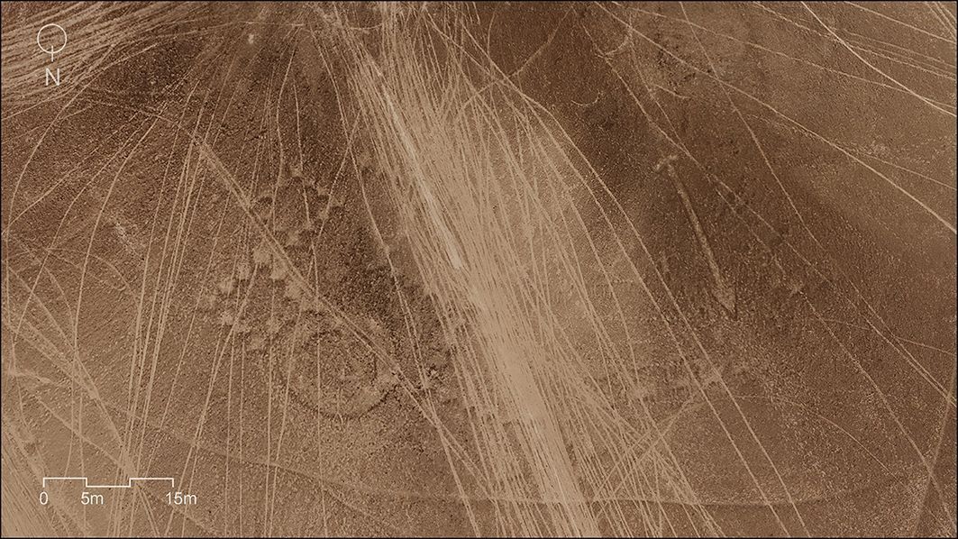 AntiquityJ's tweet photo. Geoglyphs are iconic symbols of northern Chile's Atacama Desert. Likely serving ritual purposes, they could have also acted as navigation aids across the desert #FolkloreThursday
Today, however, they face destruction from vehicles and off-road races.
🆓 https://t.co/pt98O0tru7 https://t.co/6mjgo2aei6
