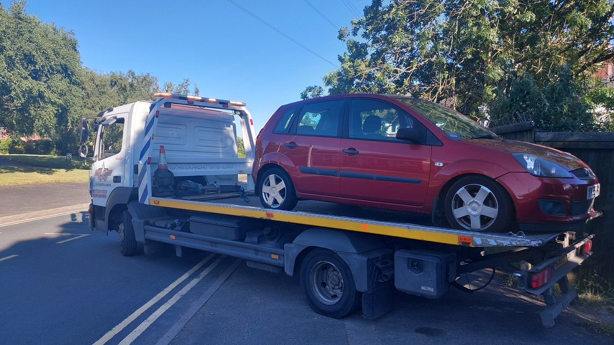 HalesowenWMP's tweet photo. Officers from Halesowen NHT have recovered this vehicle this evening after it was blocking the entrance to several garages stopping residents from accessing their vehicles.
#beconsiderate https://t.co/y1qaqeWHm9