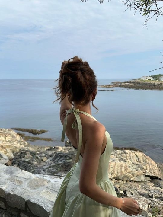 Diorgirlx's tweet photo. backless dresses https://t.co/aSMLvtihZJ