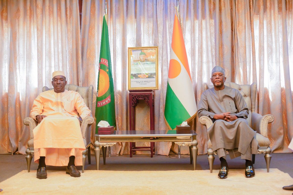 PnudNiger's tweet photo. 🇳🇪 Une nouvelle étape s'ouvre. En présentant aujourd'hui ses lettres de créance au Ministre des Affaires étrangères, notre Représentant résident @MamadouNdaw3 réaffirme l'engagement du PNUD aux côtés du Niger pour accélérer un développement porté par les priorités nationales. https://t.co/yxGGqvMeam