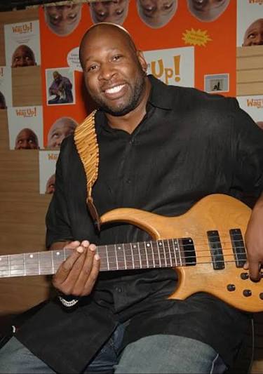 0308oscar's tweet photo. LA ETERNA SONRISA DE WAYMAN TISDALE  

Hay vidas que se miden en estadísticas y contratos, y hay vidas que se miden en vibraciones. La de Wayman Lawrence Tisdale perteneció de forma inequívoca a las segundas. En los anales del baloncesto contemporáneo... https://t.co/LwNEFrYI7b